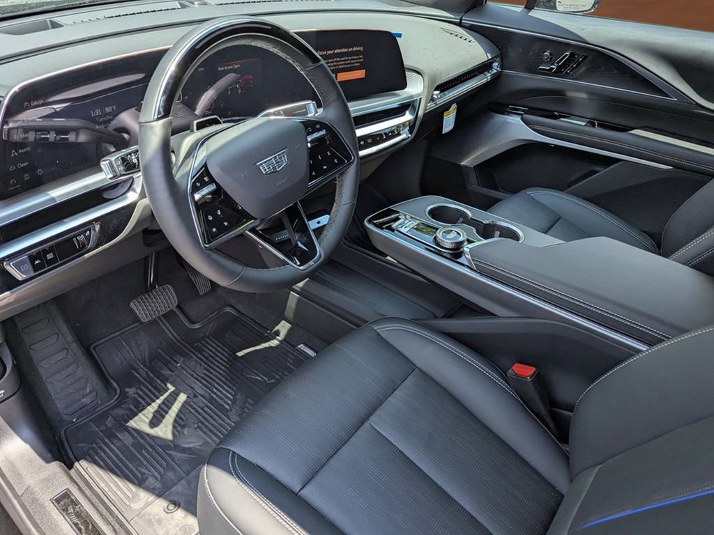 New 2025 Cadillac Lyriq Luxury image 7