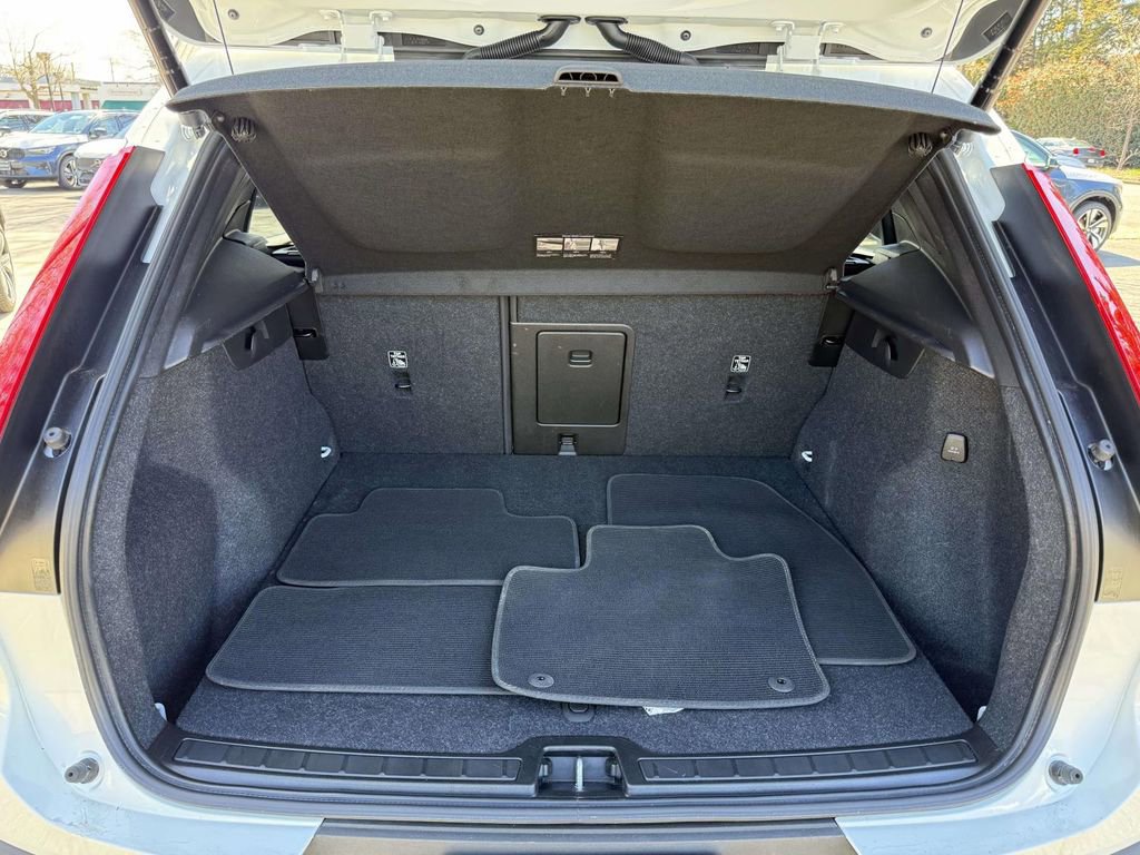 Used 2024 Volvo XC40 B5 Plus w/ Climate Package AWD/4WD image 16