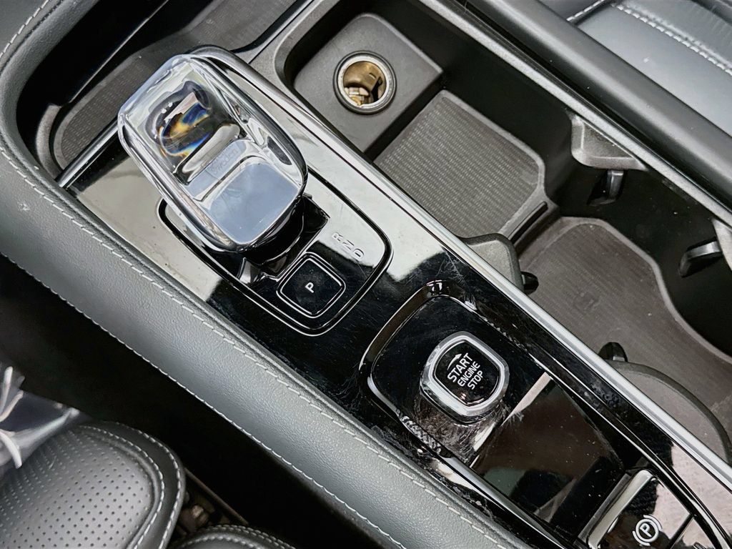 Used 2023 Volvo XC90 T8 Ultimate AWD/4WD image 17