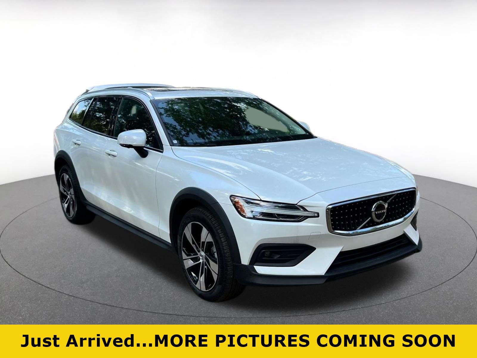 Used 2025 Volvo V60 B5 Cross Country Plus video 1