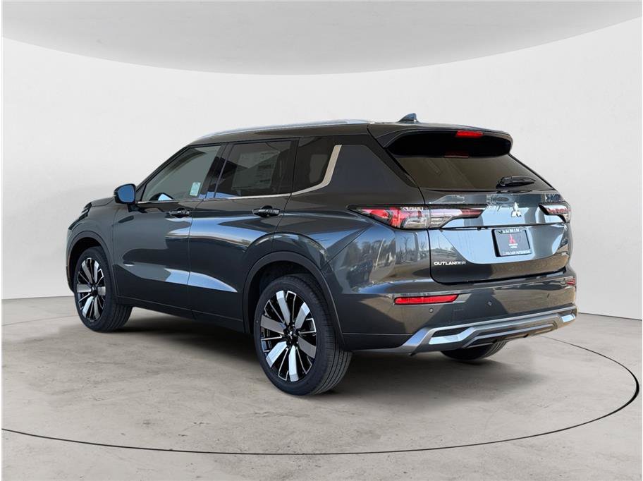 New 2026 Mitsubishi Outlander SEL FWD image 3