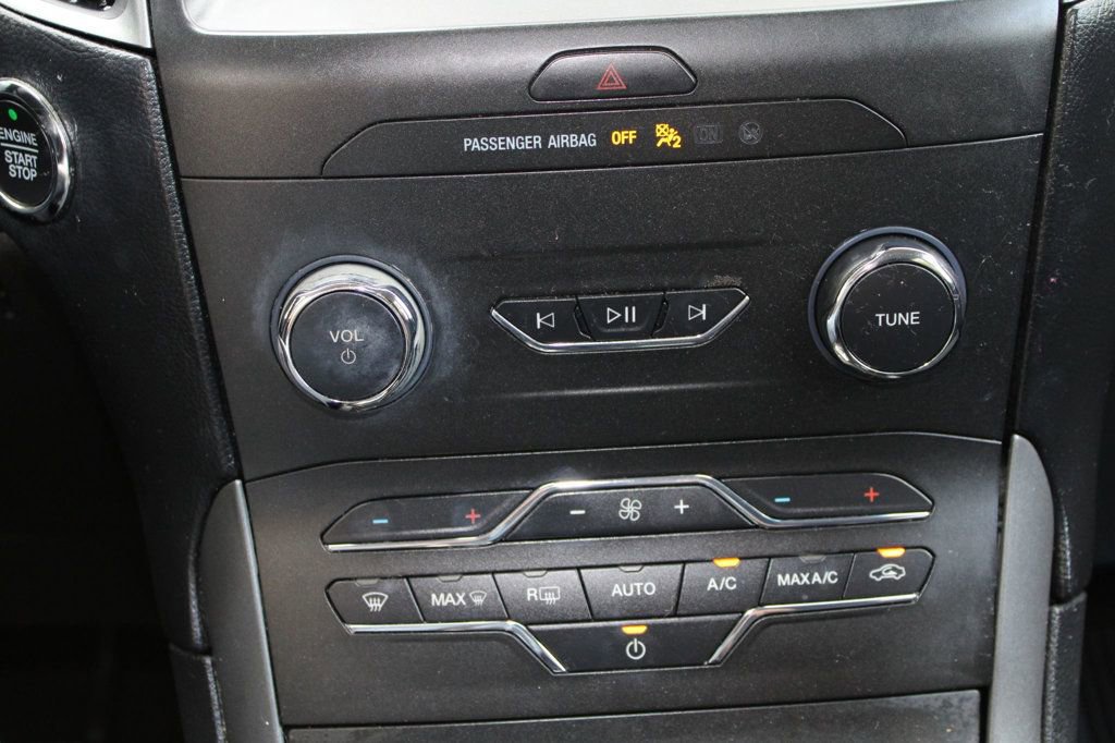 Used 2020 Ford Edge SE image 11