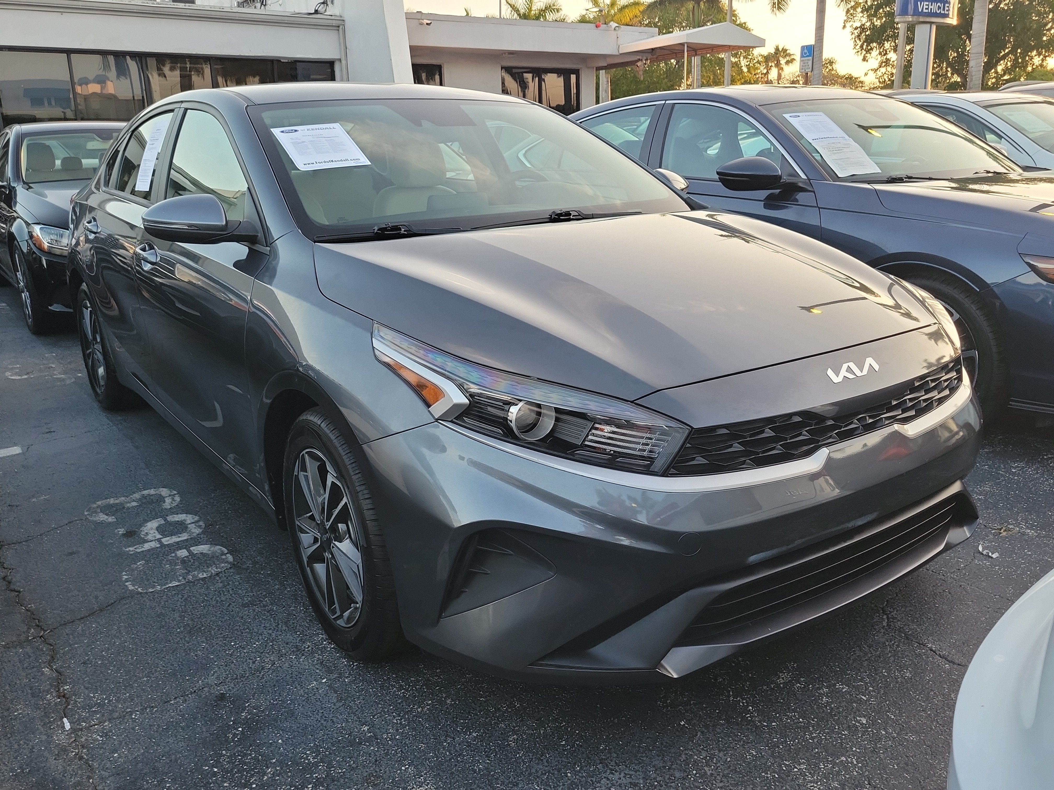 Used 2023 Kia Forte LXS w/ LXS Technology Package FWD image 2