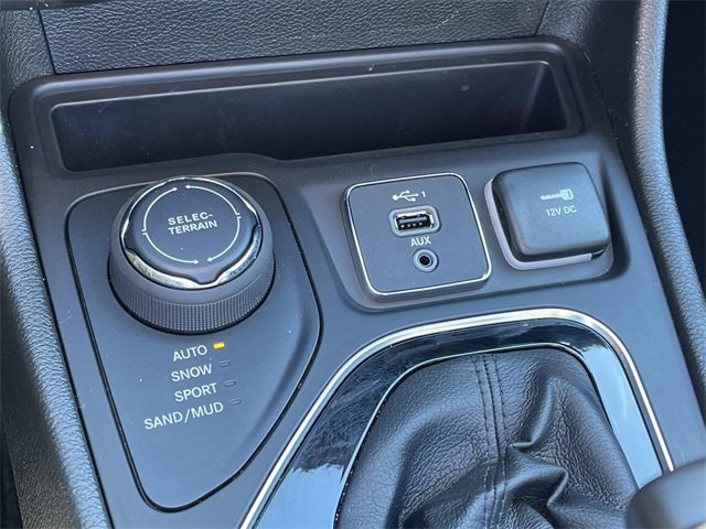 Used 2023 Jeep Cherokee Altitude Lux image 32