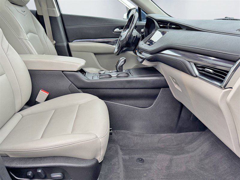 Used 2019 Cadillac XT4 Luxury w/ Cold Weather Package image 25