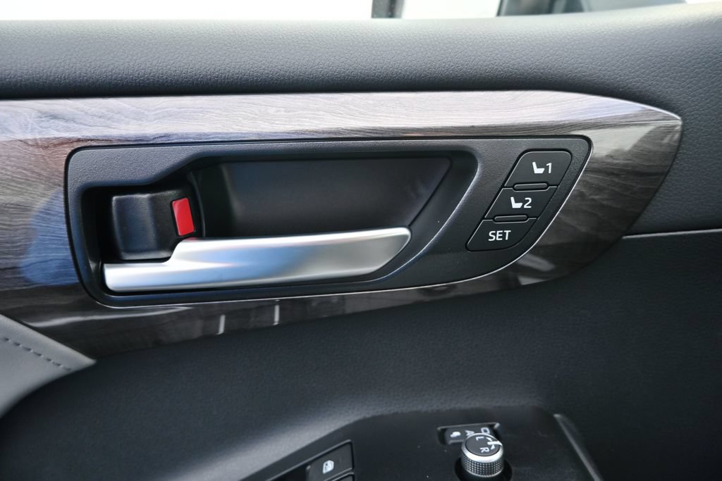 New 2026 Toyota Highlander Limited AWD/4WD image 30