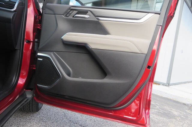 Used 2024 GMC Acadia Elevation image 44