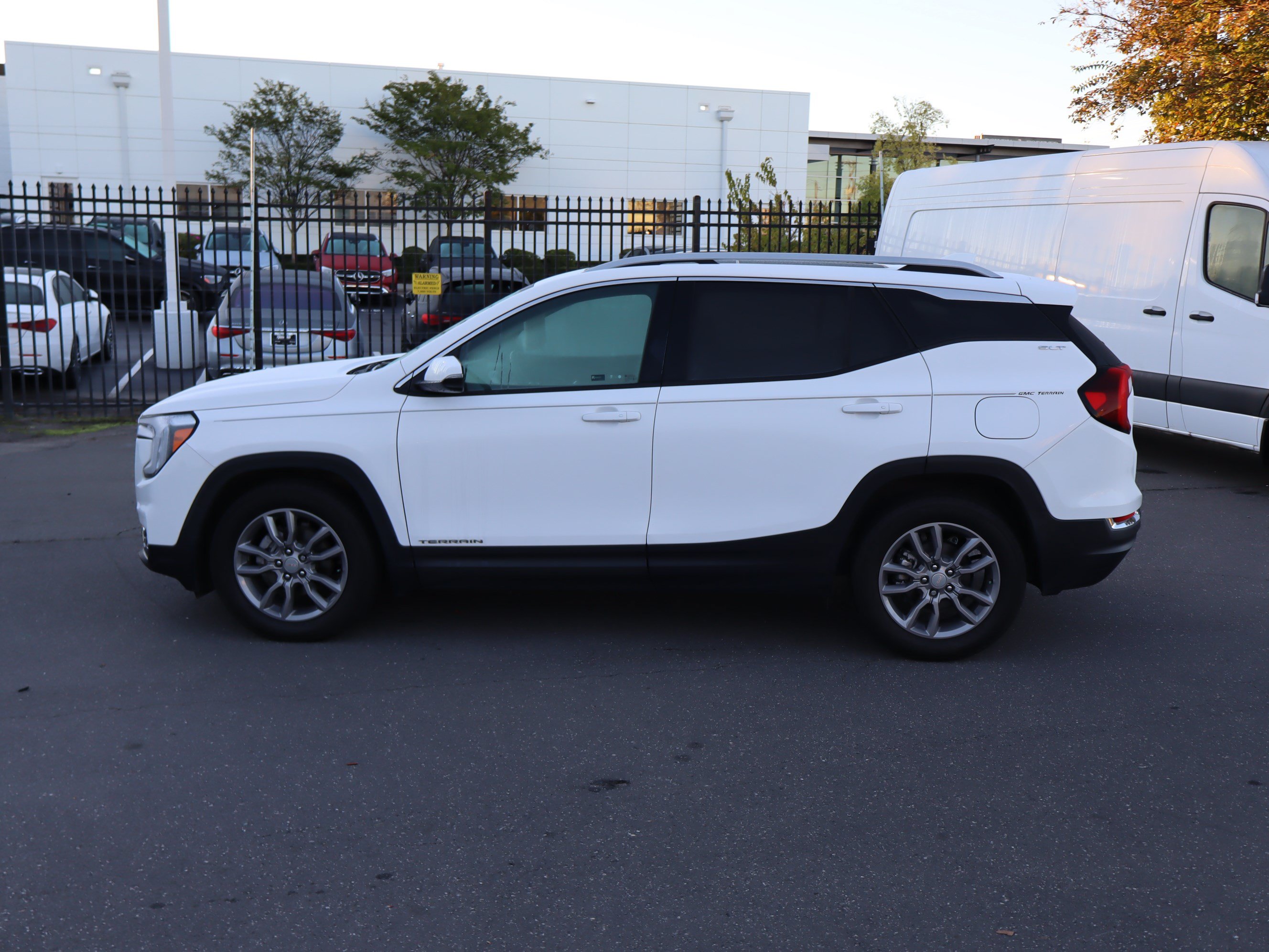 Used 2024 GMC Terrain SLT FWD image 18