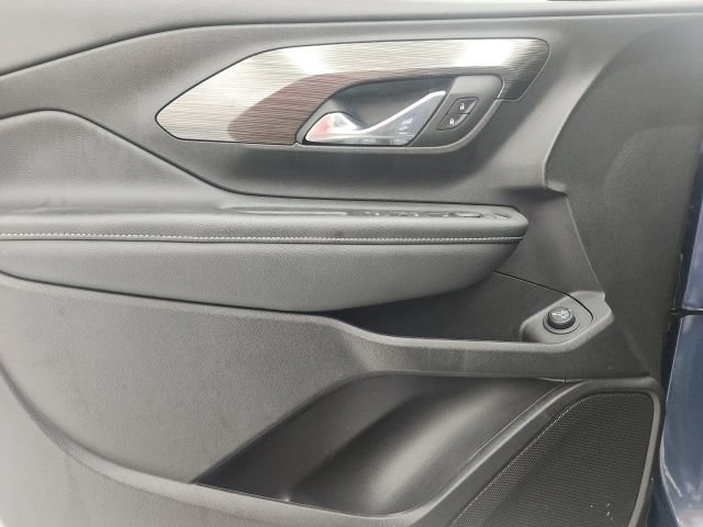 Used 2024 GMC Terrain SLE w/ Driver Convenience Package FWD image 11