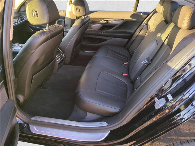 Used 2017 BMW 740i image 21
