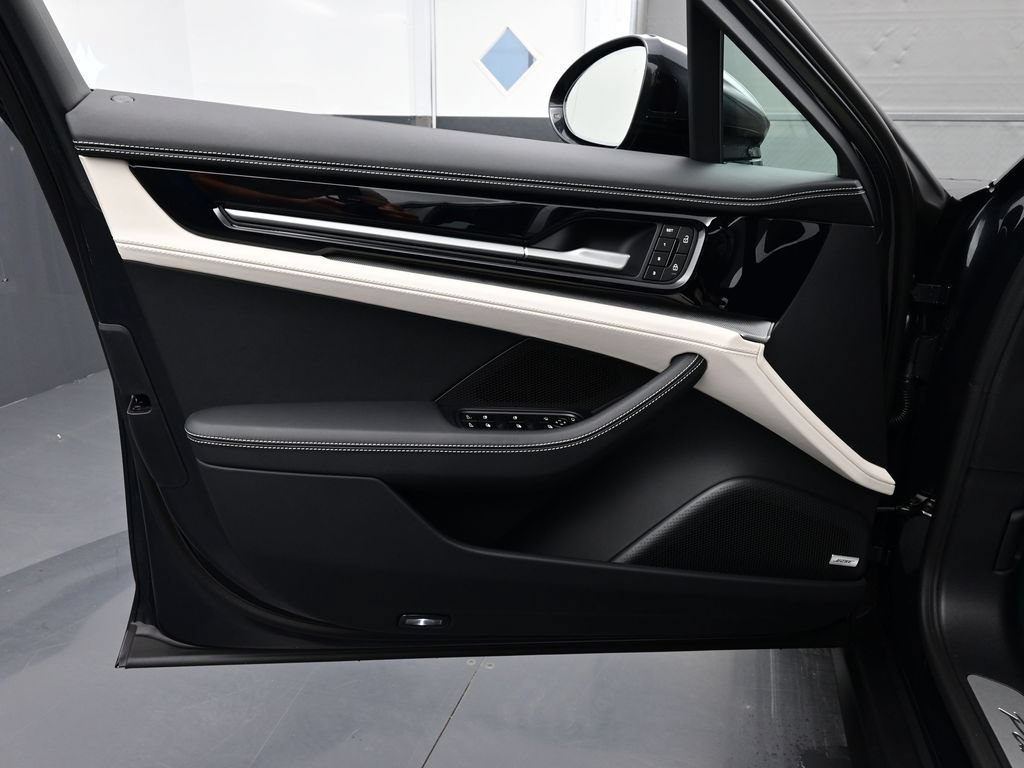 Certified 2026 Porsche Panamera 4 AWD/4WD image 7