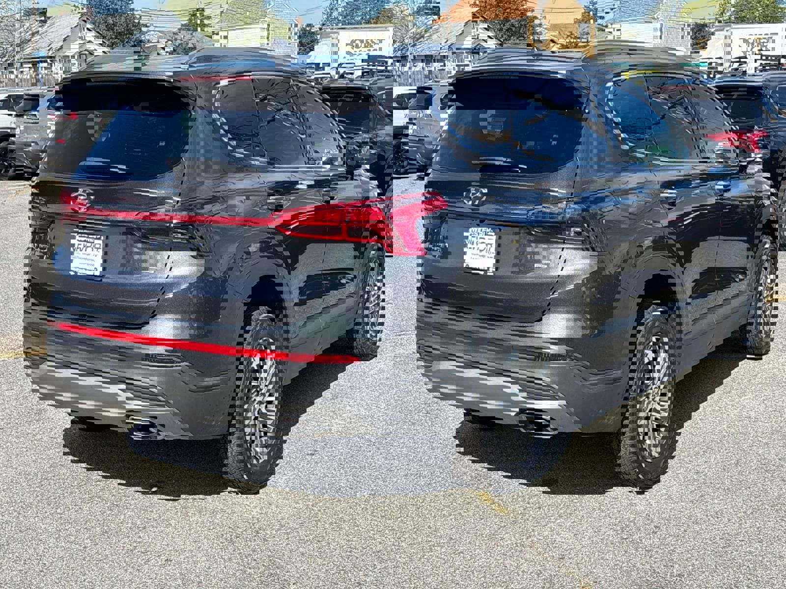 Used 2023 Hyundai Santa Fe SEL w/ Cargo Package image 3