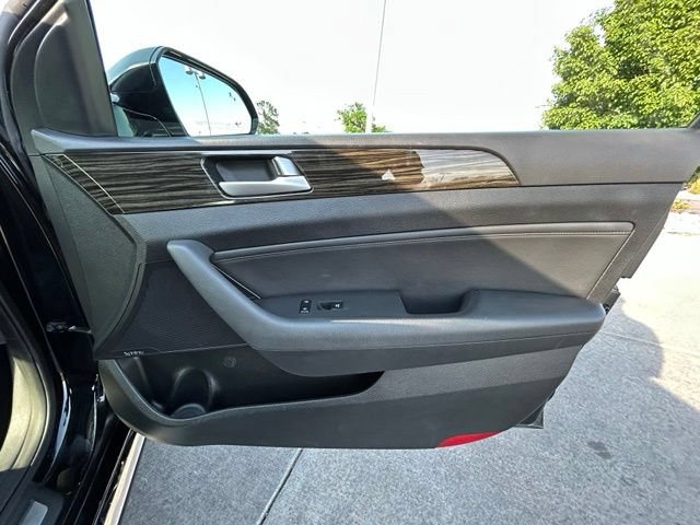 Used 2016 Hyundai Sonata Limited w/ Option Group 05 FWD image 33