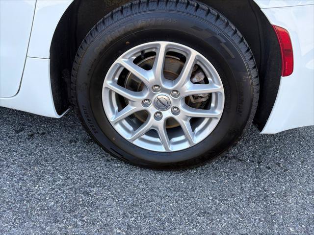 Certified 2025 Chrysler Pacifica Select FWD image 11