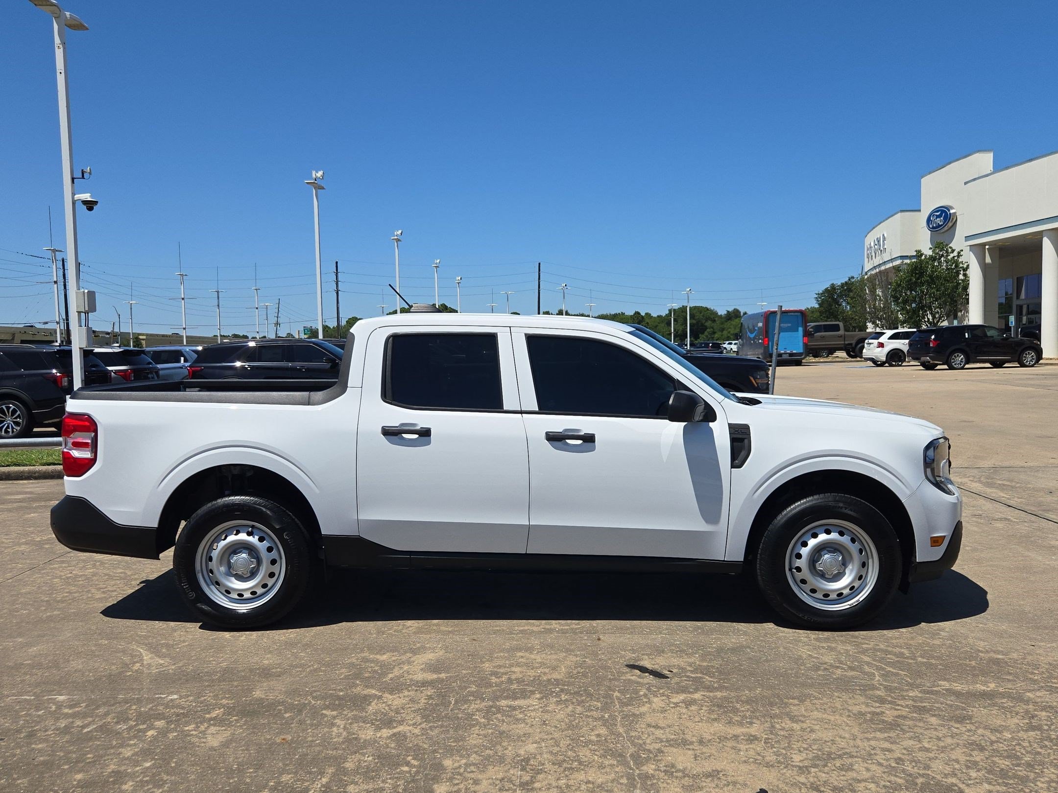 Used 2025 Ford Maverick XL FWD image 2
