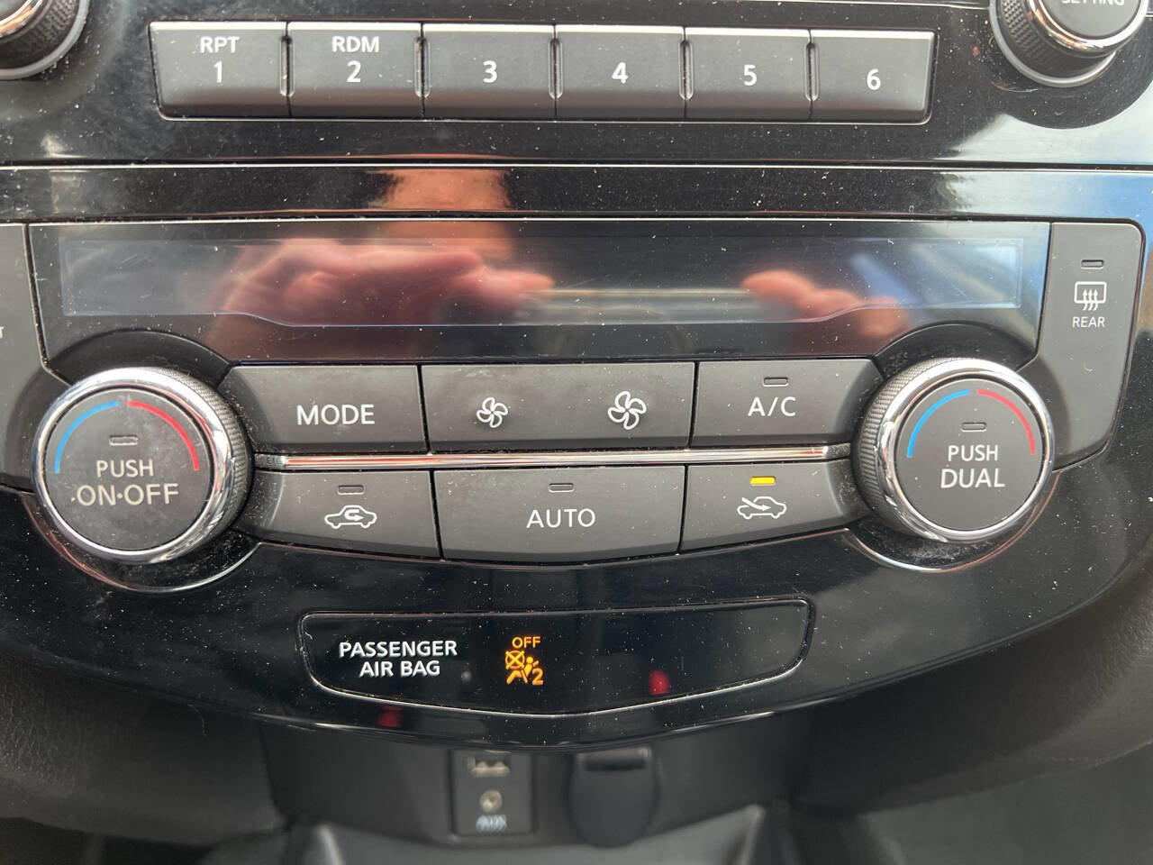 Used 2016 Nissan Rogue SV image 24