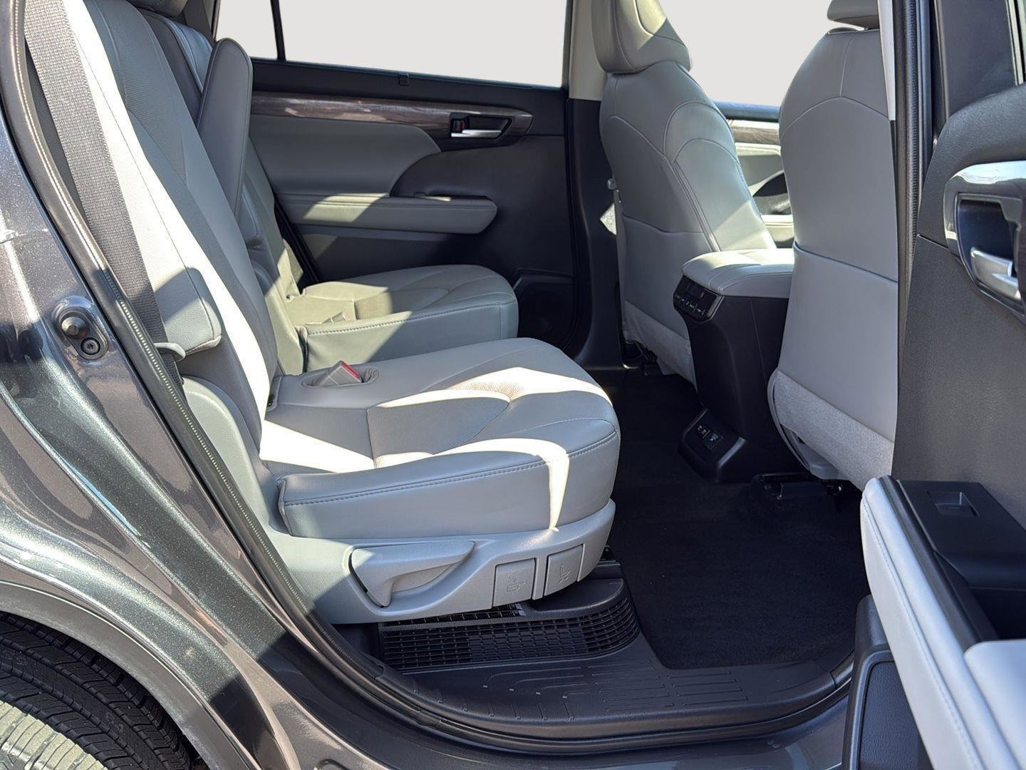 Used 2021 Toyota Highlander Limited AWD/4WD image 10
