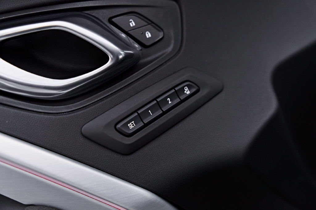 Used 2021 Chevrolet Camaro ZL1 RWD image 46