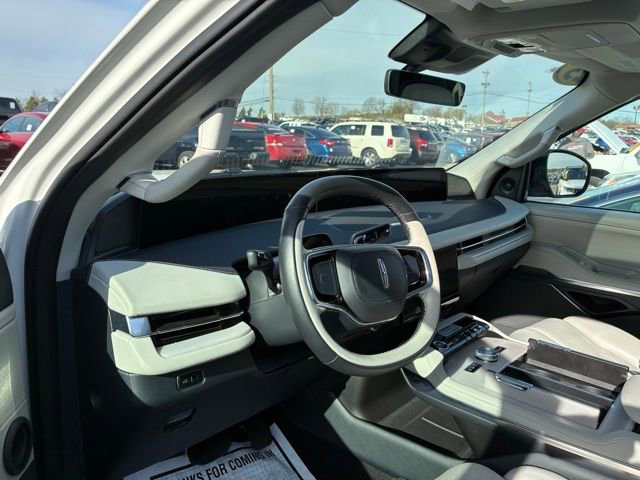 Used 2025 Lincoln Navigator L Reserve image 8