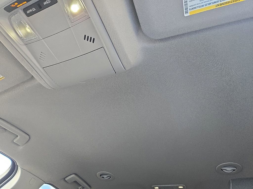 Used 2023 GMC Acadia SLE image 20