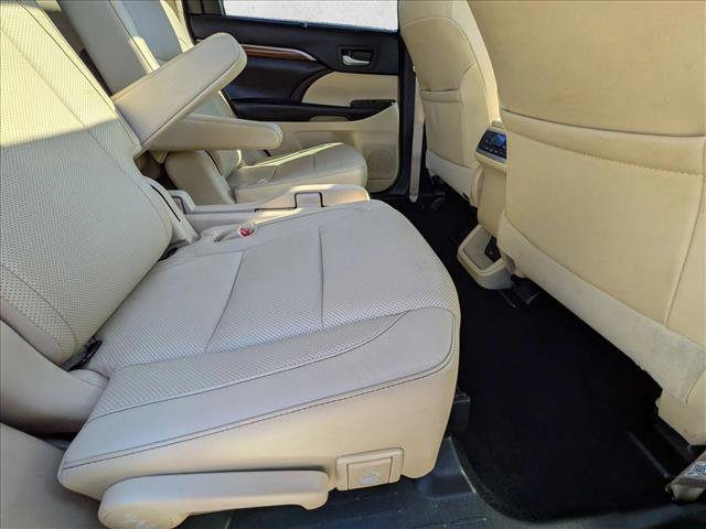 Used 2019 Toyota Highlander Limited image 21