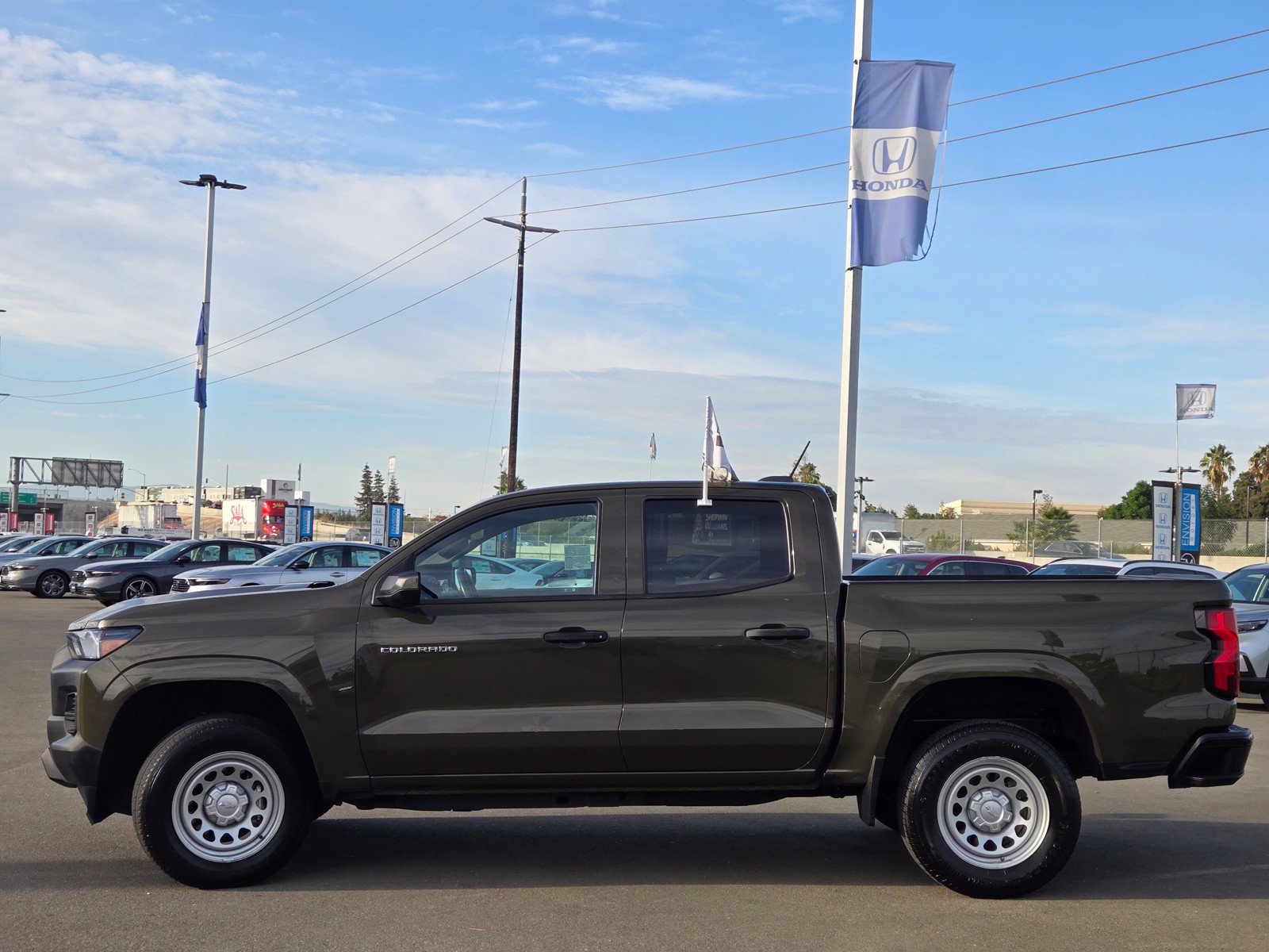 Used 2023 Chevrolet Colorado W/T RWD image 4