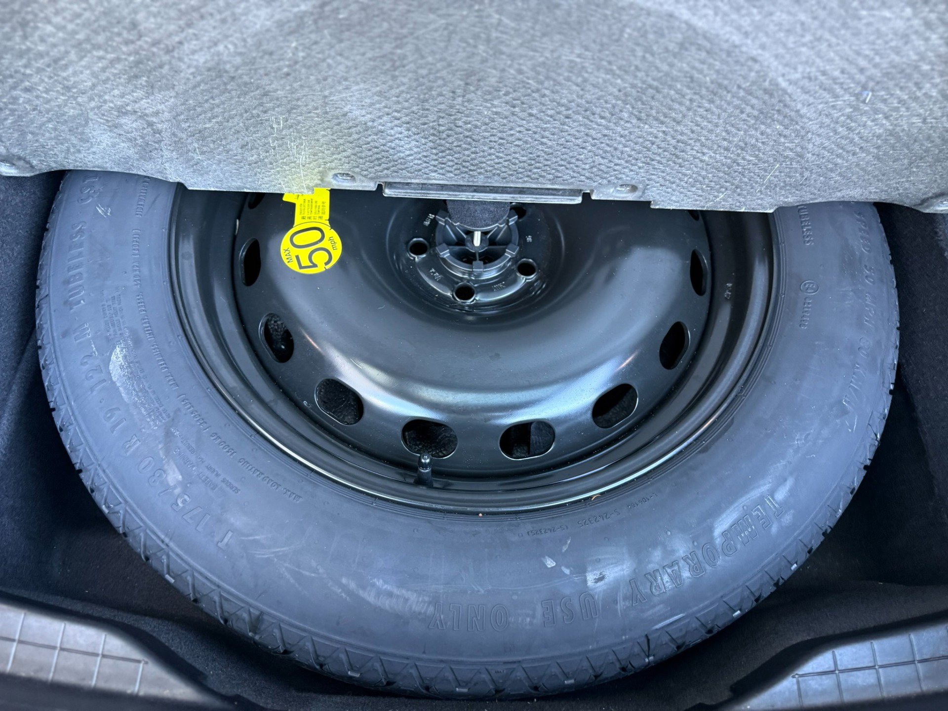 Used 2018 Land Rover Range Rover Velar R-Dynamic SE image 26