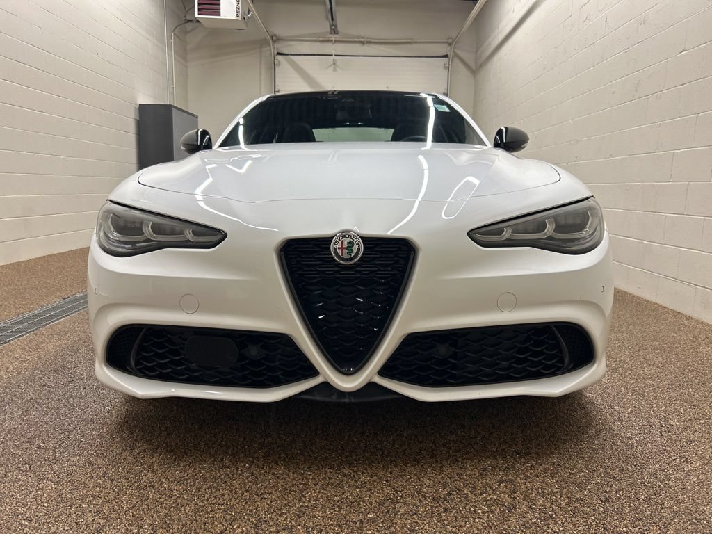 Used 2024 Alfa Romeo Giulia Veloce AWD/4WD image 6