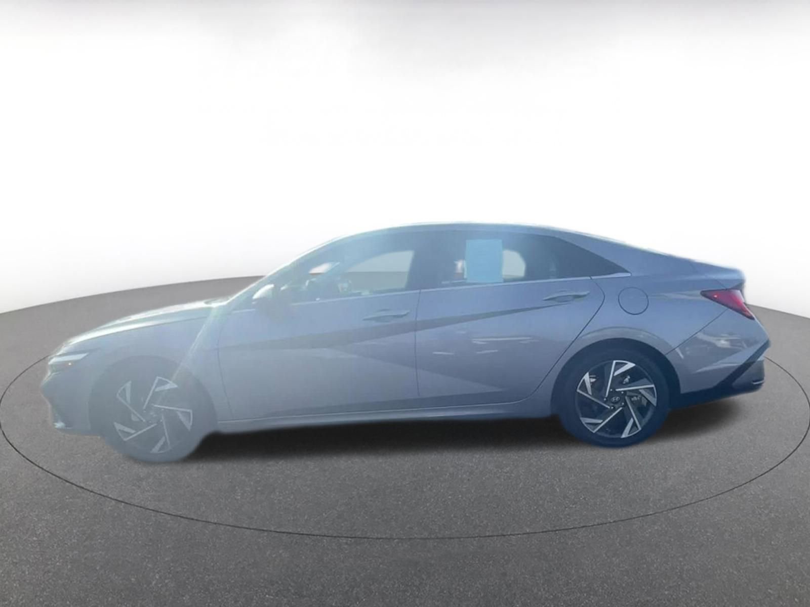 Used 2025 Hyundai Elantra Limited image 9