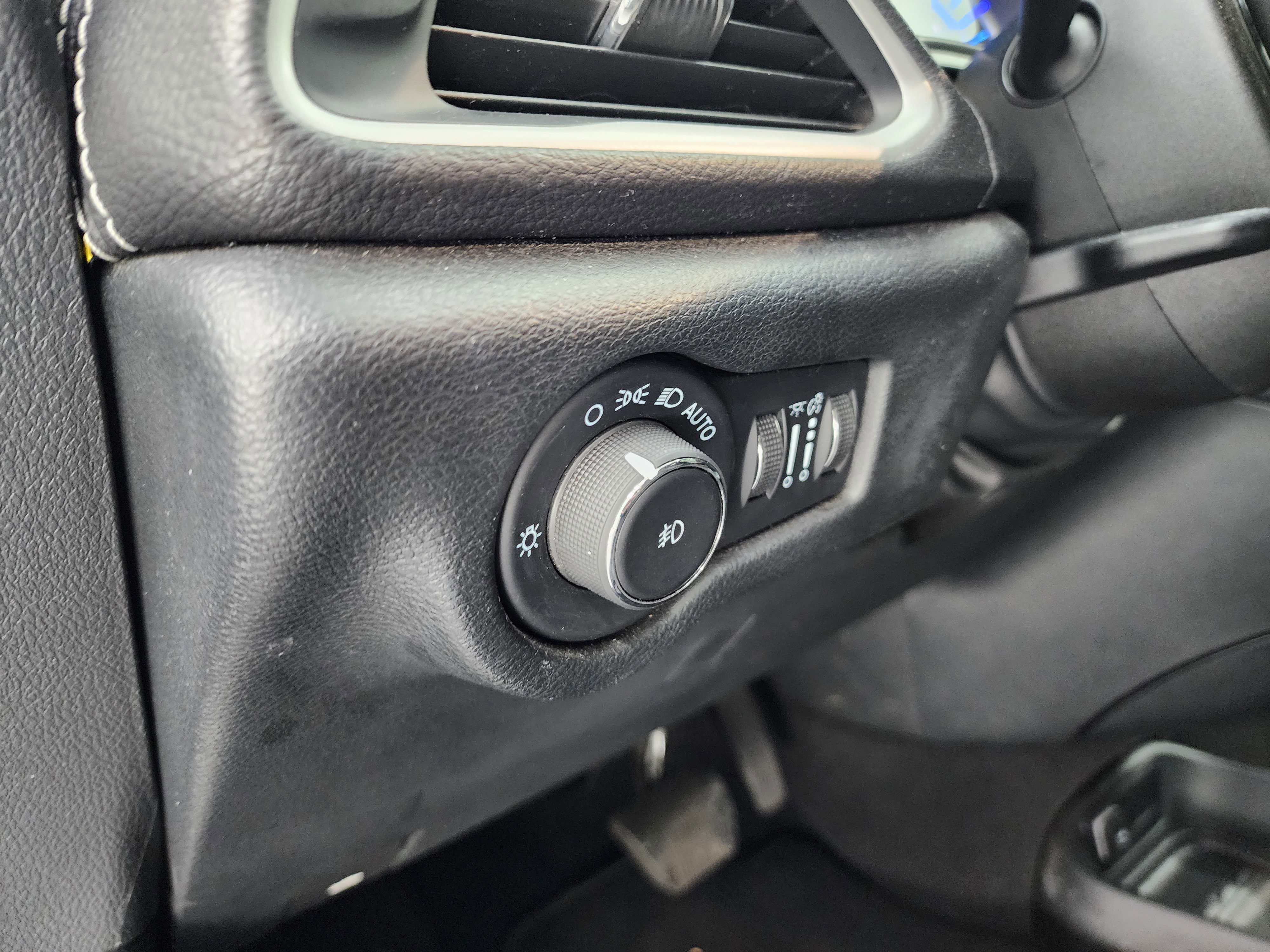 Used 2024 Chrysler Pacifica Limited image 44