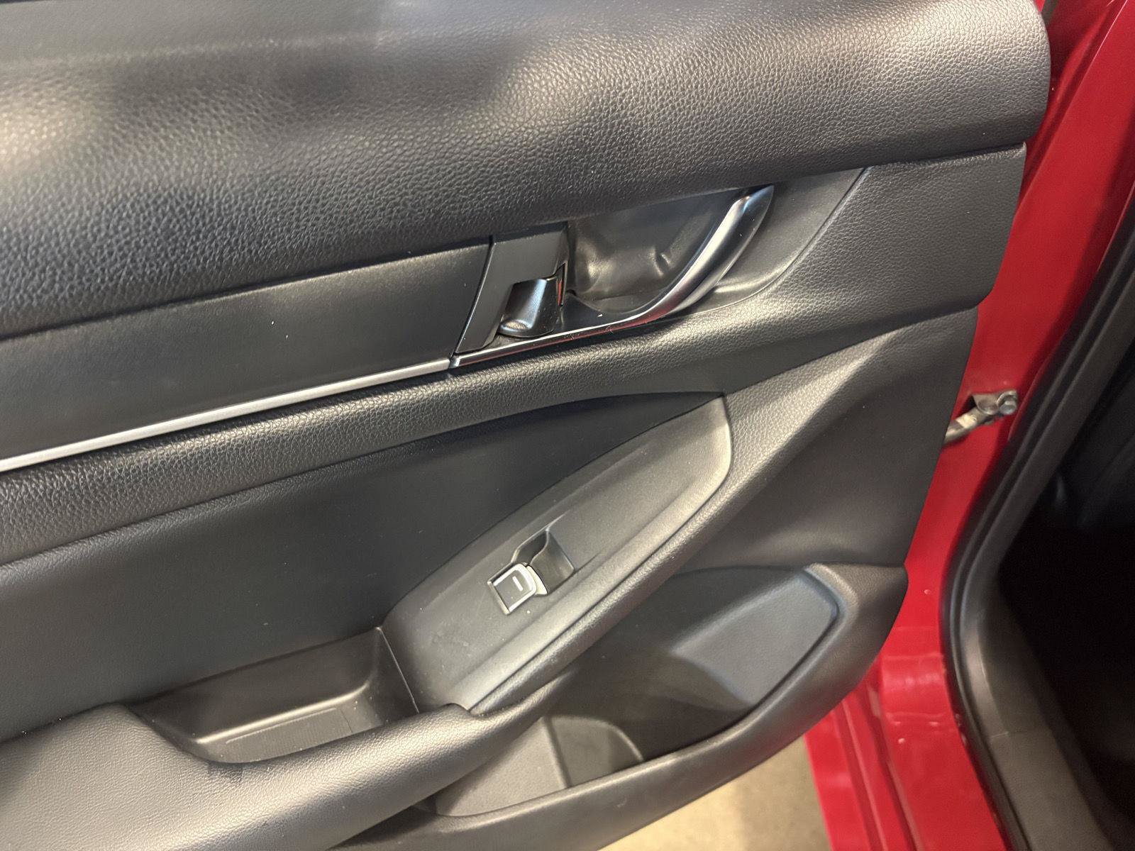 Used 2018 Honda Accord Sport image 30