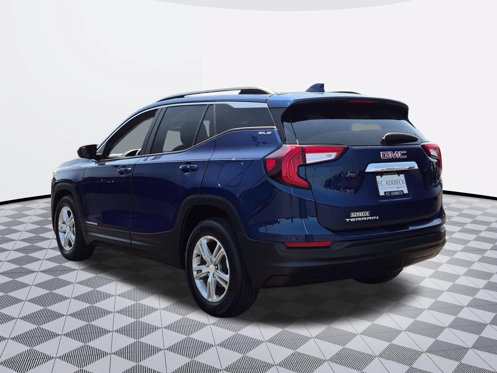 Certified 2022 GMC Terrain SLE w/ Driver Convenience Package FWD image 5