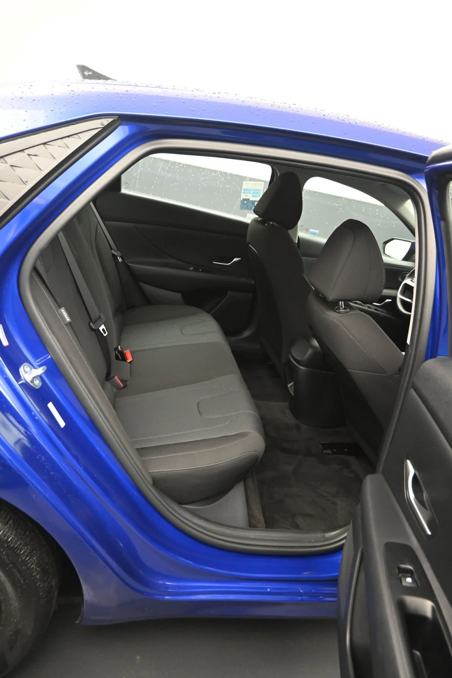 Used 2024 Hyundai Elantra SE FWD image 12