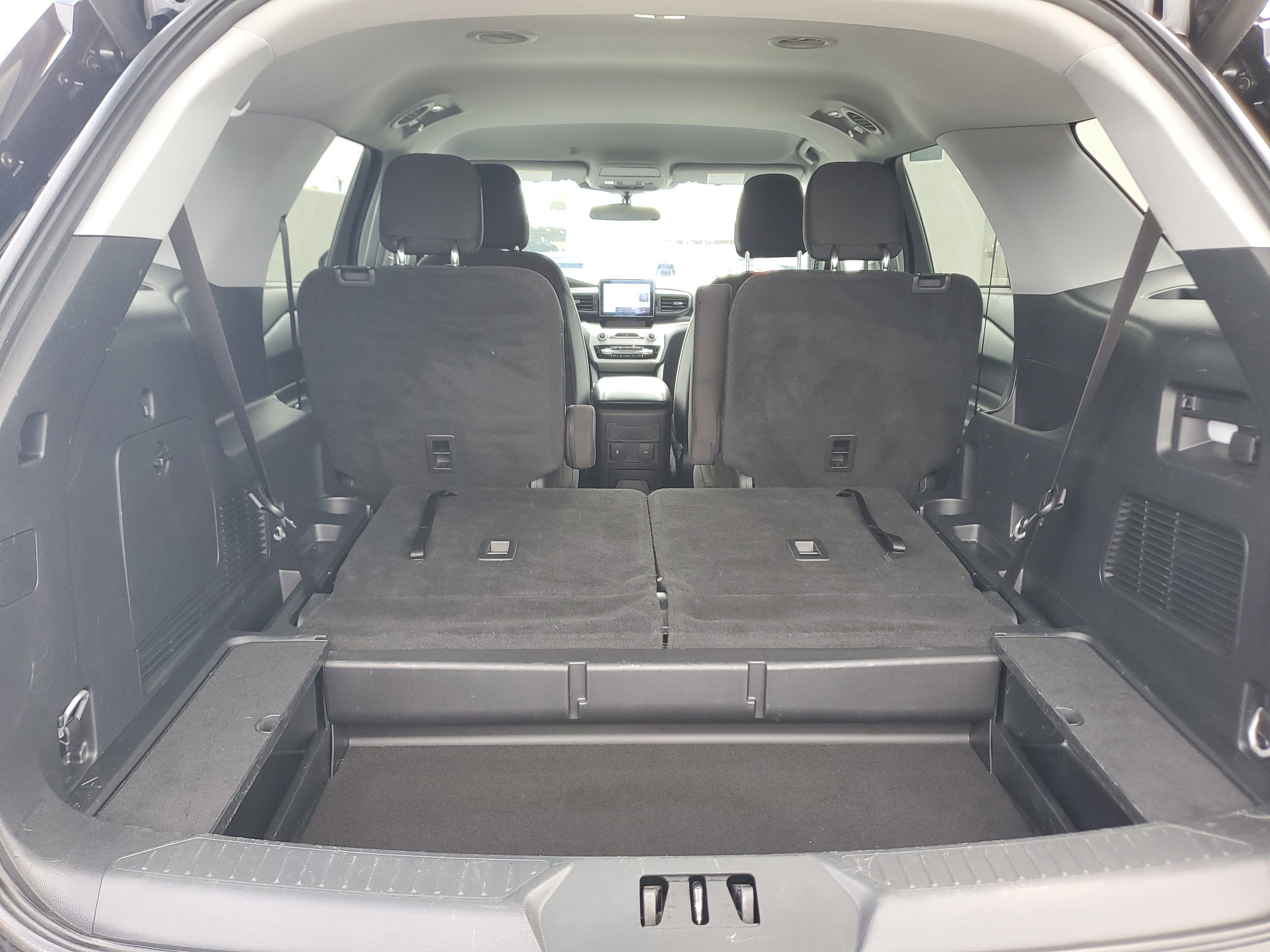 Used 2023 Ford Explorer XLT image 16