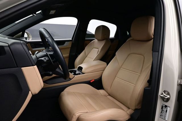 Certified 2025 Porsche Cayenne Coupe AWD/4WD image 5