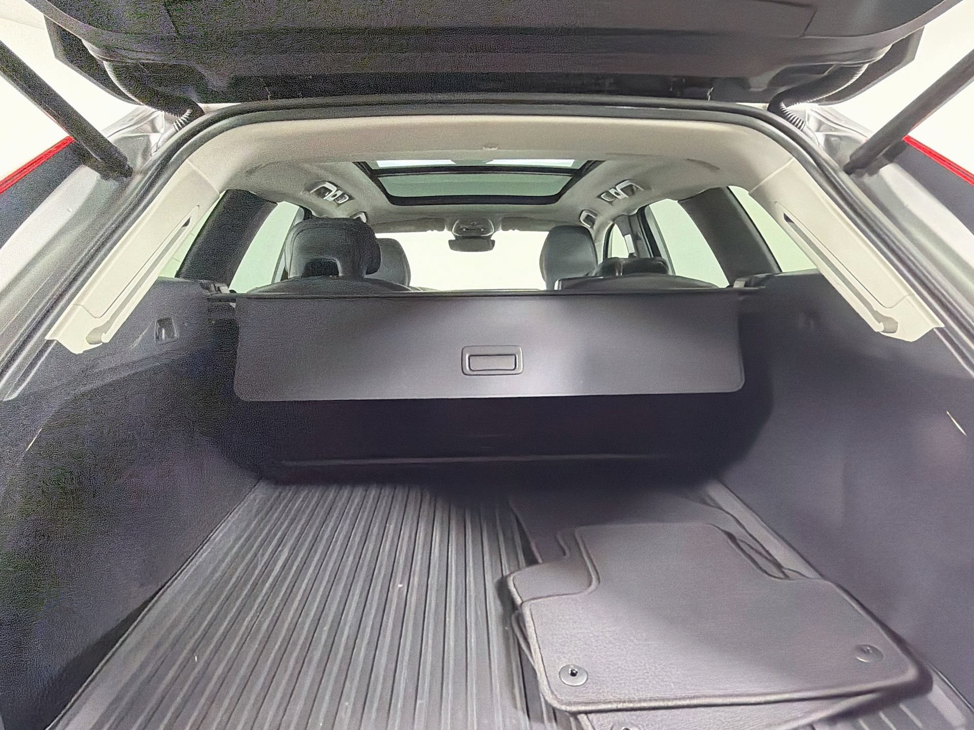 Certified 2023 Volvo XC60 B5 Plus w/ Protection Package Premier FWD image 27