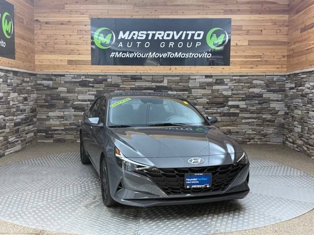 Used 2023 Hyundai Elantra SEL w/ Preferred Accessory Package FWD image 2