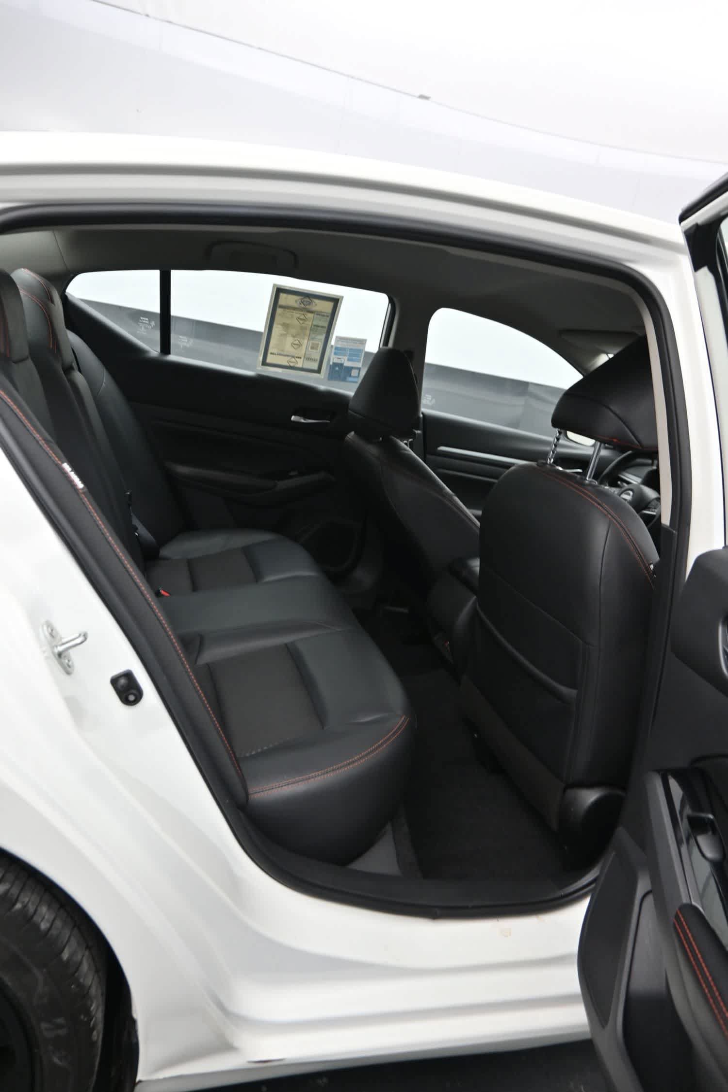 Used 2025 Nissan Altima 2.5 SR FWD image 12