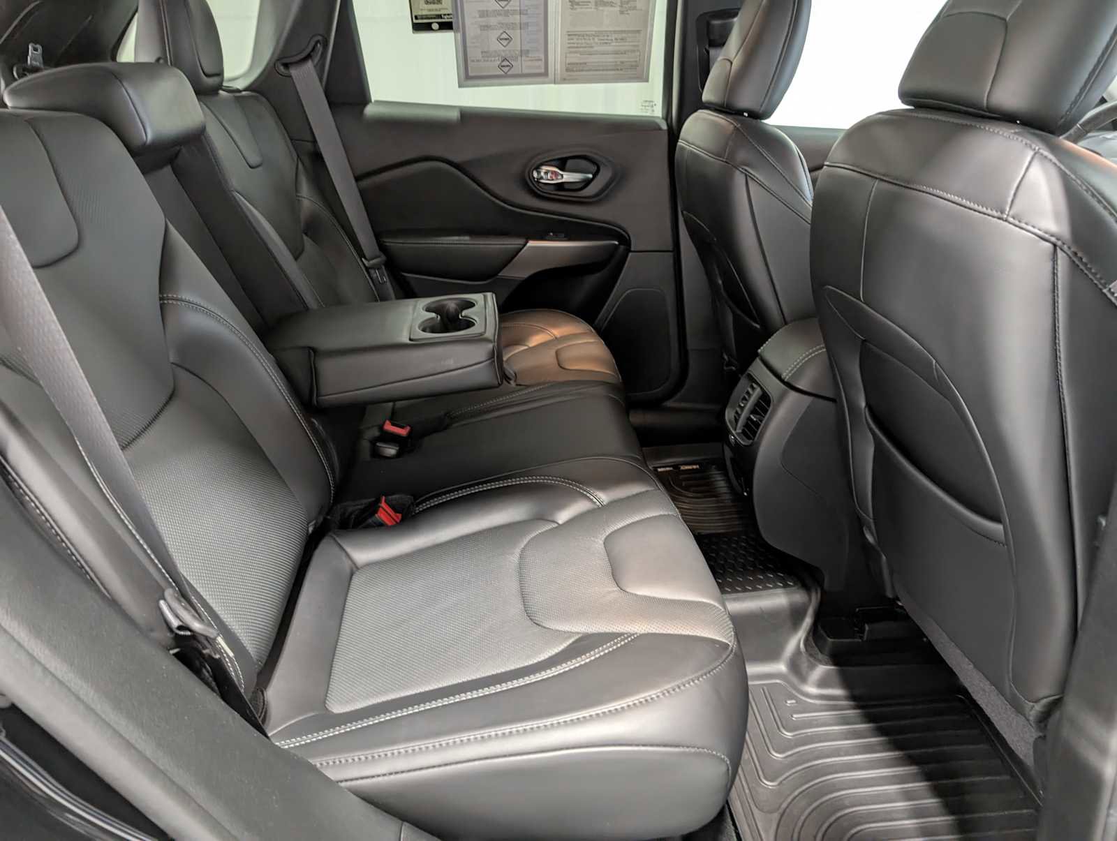 Used 2020 Jeep Cherokee Limited image 41