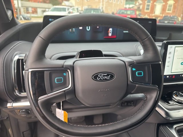 New 2025 Ford Expedition Platinum image 16