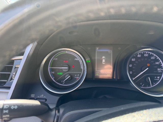 Used 2020 Toyota Camry SE w/ Sunroof Package FWD image 29