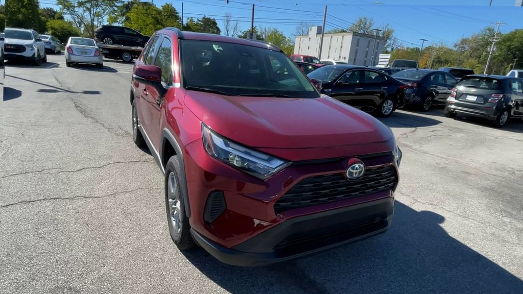 Used 2022 Toyota RAV4 XLE w/ Convenience Package AWD/4WD image 4