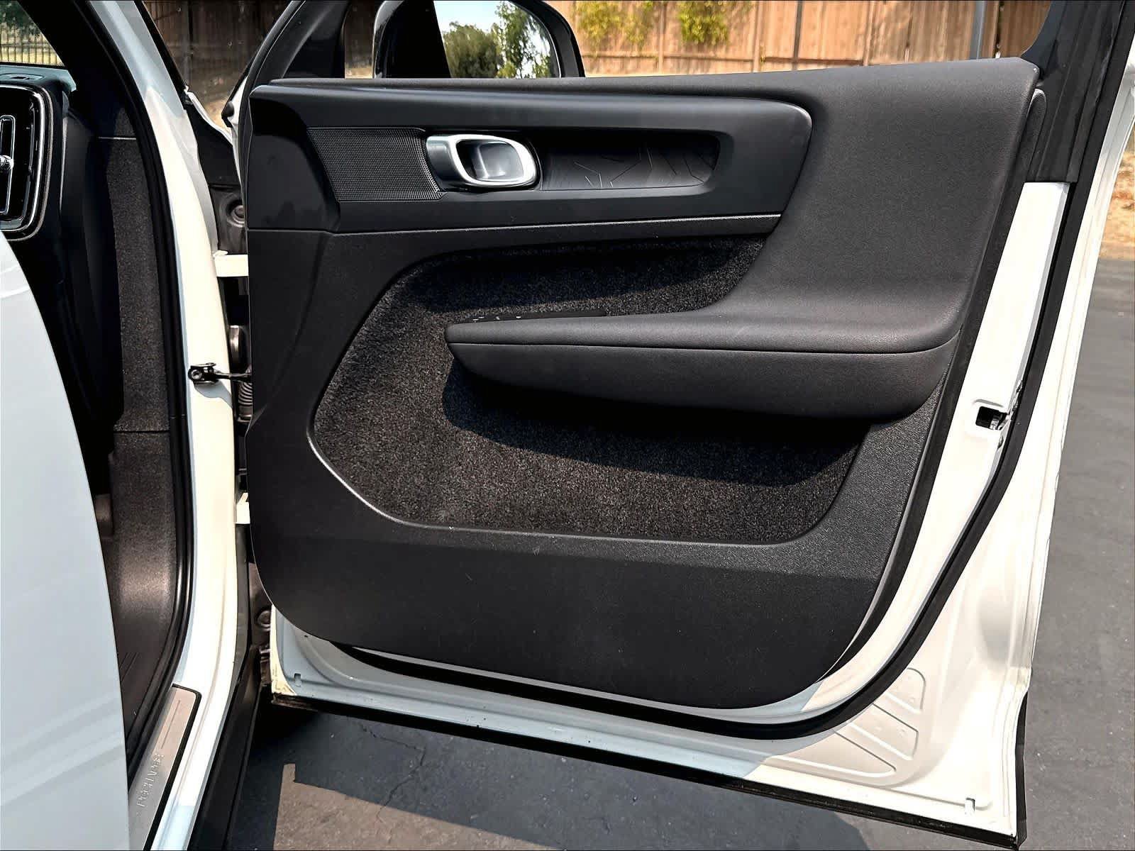 Used 2023 Volvo XC40 Recharge Core w/ Protection Package Premier AWD/4WD image 27