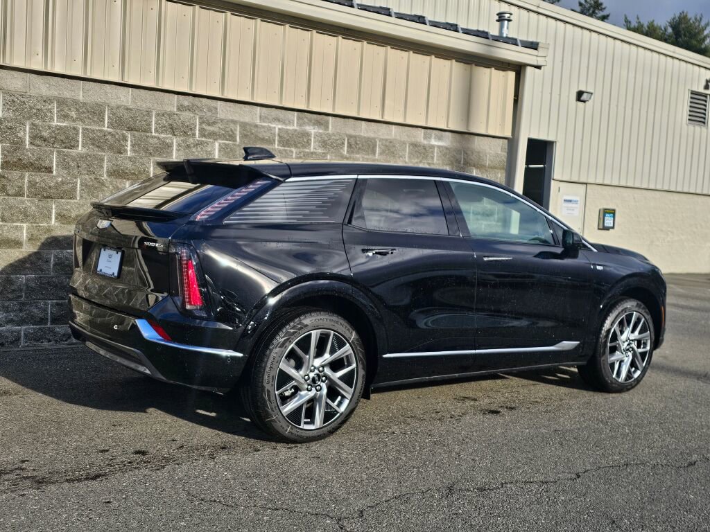 New 2026 Cadillac Optiq Luxury 1 image 9