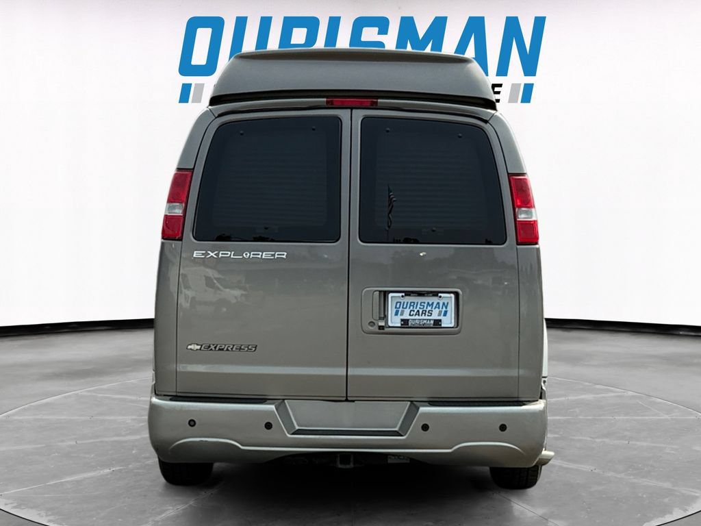 Used 2018 Chevrolet Express 2500 w/ Enhanced Convenience Package RWD image 5