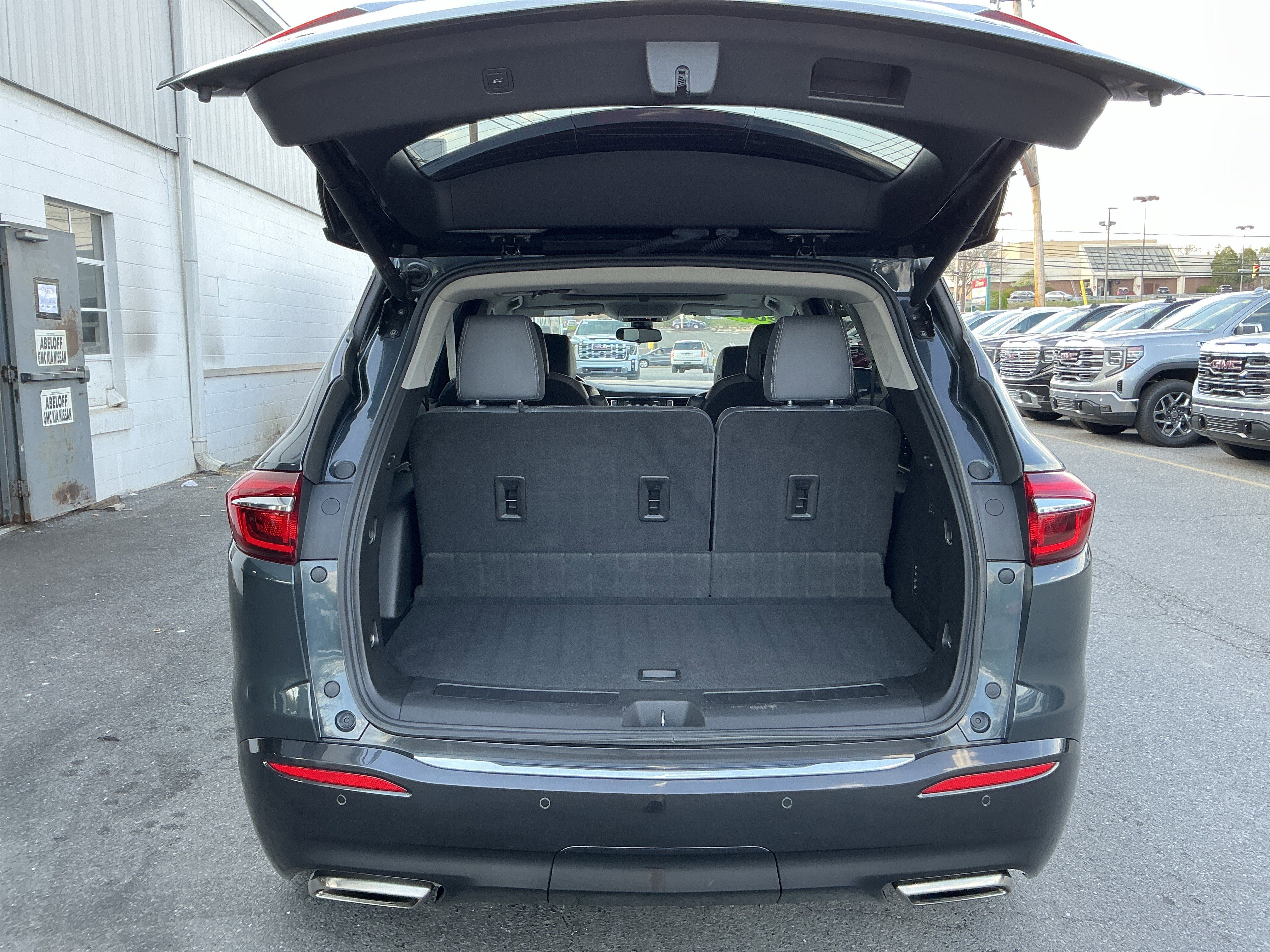 Used 2018 Buick Enclave Premium w/ Experience Buick Package image 4