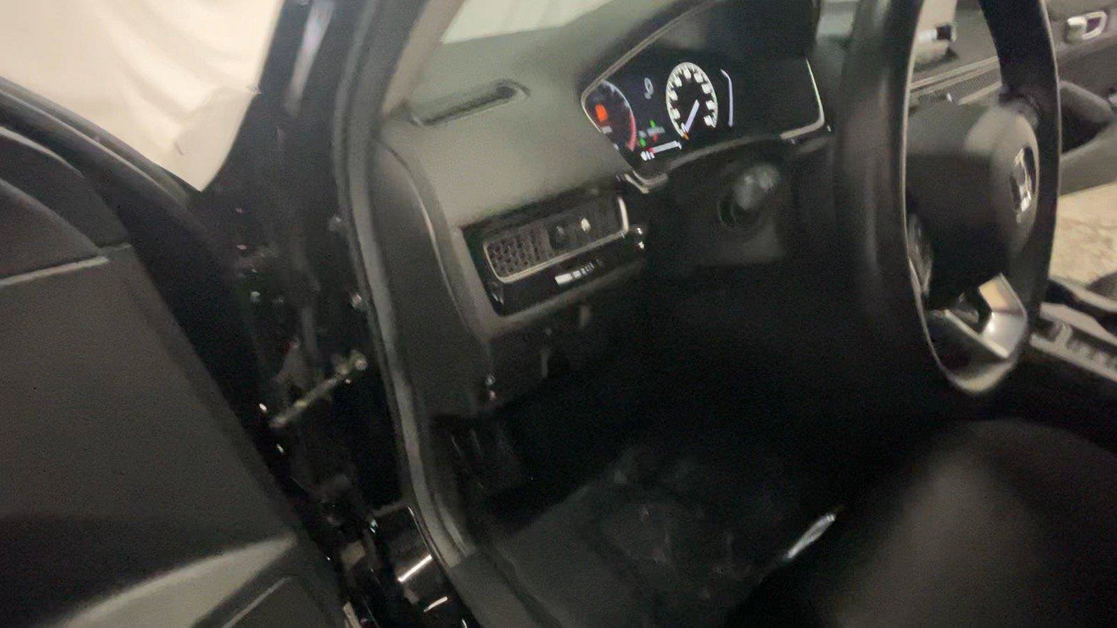 Certified 2024 Honda Civic EX-L image 30