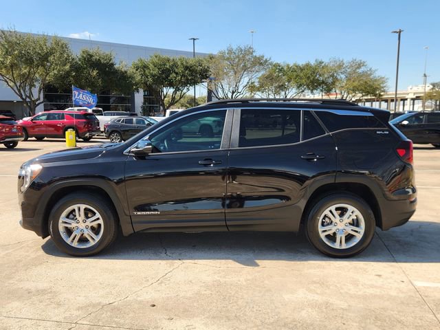 Used 2023 GMC Terrain SLE w/ Driver Convenience Package image 4