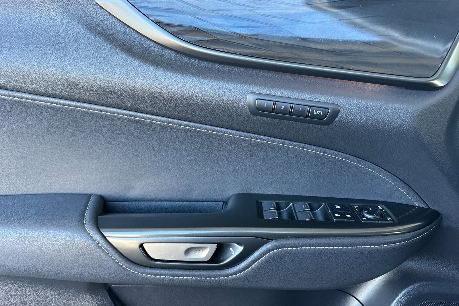 Used 2025 Lexus NX 350h AWD w/ Cold Area Package image 11