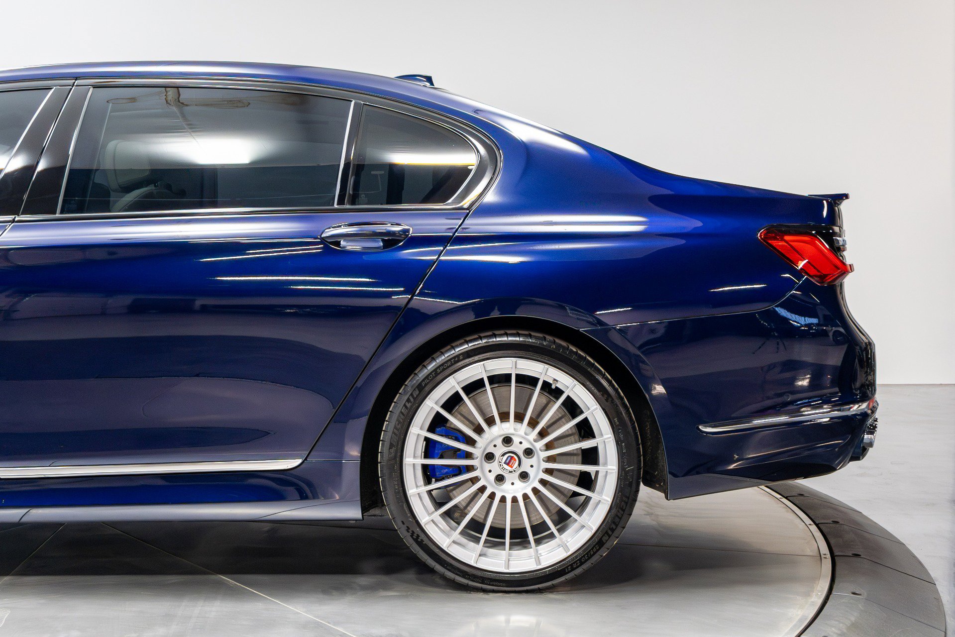 Used 2020 BMW ALPINA B7 xDrive w/ Interior Design Package image 45